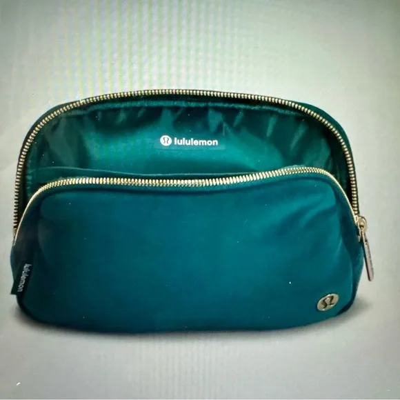 Lululemon Everywhere Belt Bag green jasper/gold in velour 1L - Picture 10 of 12